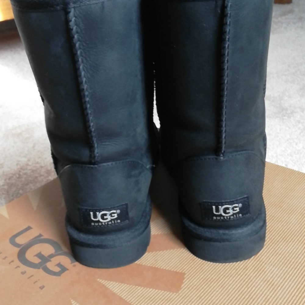 Classic Leather Uggs - Picture 4 of 6